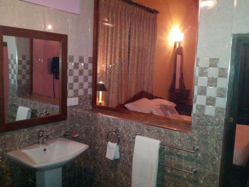 Villa W Bentota Bagian luar foto