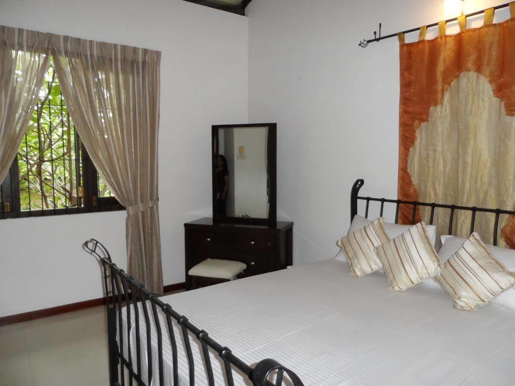 Villa W Bentota Bagian luar foto