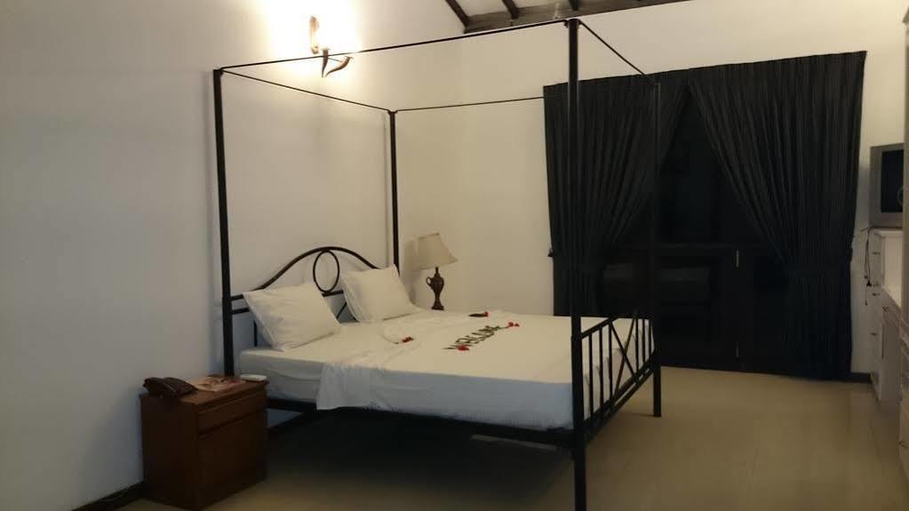 Villa W Bentota Bagian luar foto