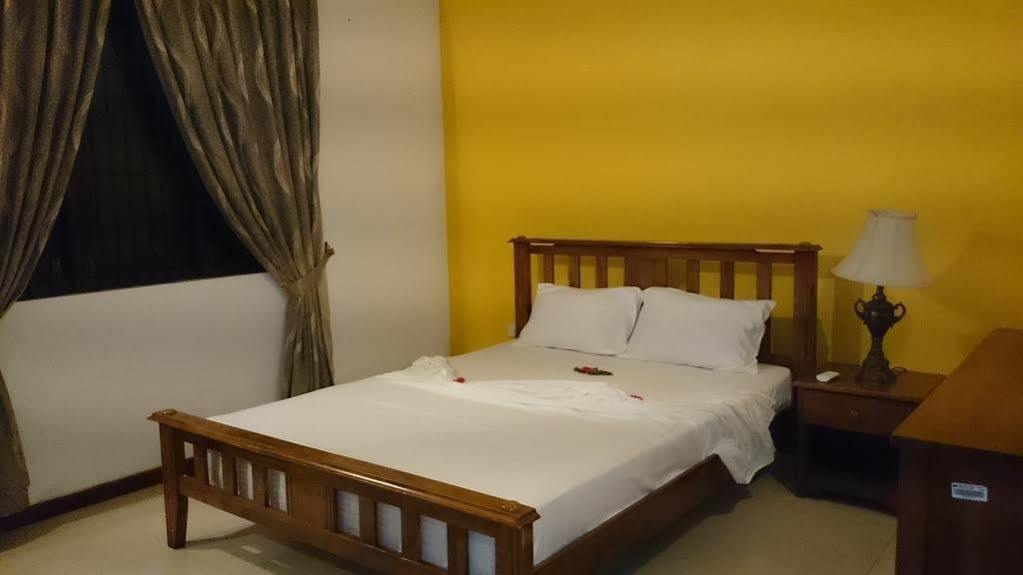 Villa W Bentota Bagian luar foto
