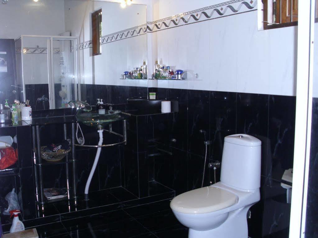 Villa W Bentota Bagian luar foto